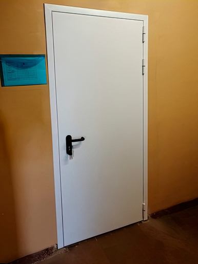 Белая огнестойкая дверь (г. Истра) Белая огнестойкая дверь (г. Истра)