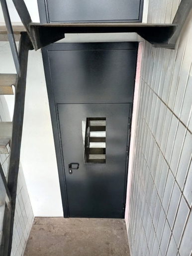 Дверь EI 60 со стеклом и глухой вставкой Дверь EI 60 со стеклом и глухой вставкой