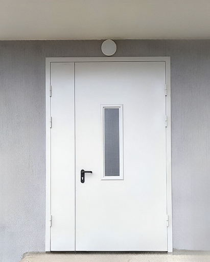 Дверь с армированным стеклом Дверь с армированным стеклом