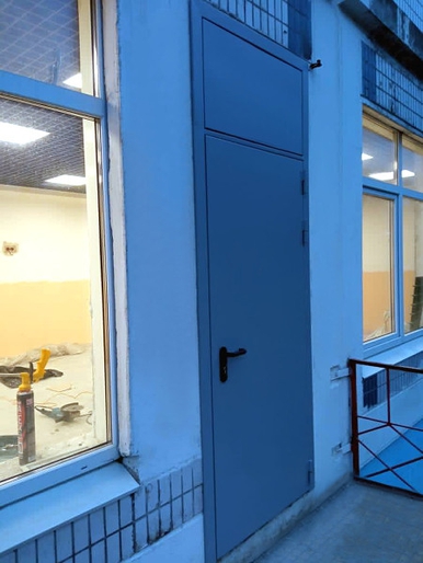 Дверь с фрамугой (школа № 1554, ул. Пестеля, 8г) Дверь с фрамугой (школа № 1554, ул. Пестеля, 8г)