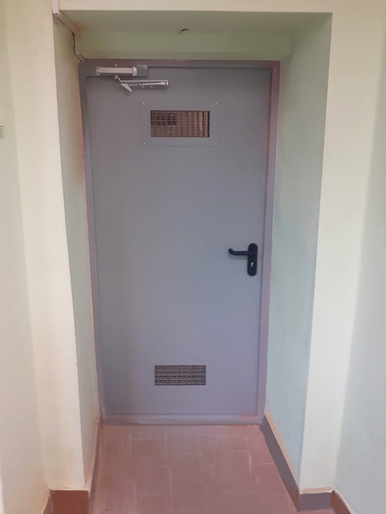 Дверь с вентиляцией, внутренняя сторона (Электрический переулок) Дверь с вентиляцией, внутренняя сторона (Электрический переулок)