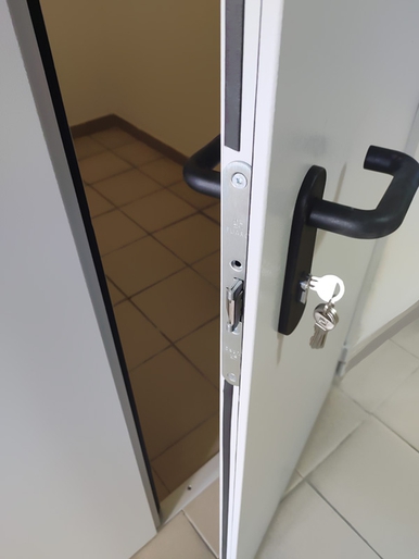 Дверной замок (судебный участок, ул. 15-я Парковая) Дверной замок (судебный участок, ул. 15-я Парковая)