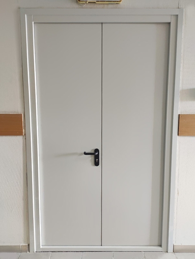 Двупольная дверь, вид изнутри (судебный участок, ул. 15-я Парковая) Двупольная дверь, вид изнутри (судебный участок, ул. 15-я Парковая)