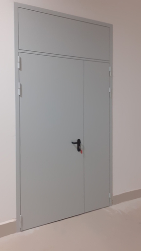 Нестандартная дверь снаружи (компьютерный класс, школа №1284) Нестандартная дверь снаружи (компьютерный класс, школа №1284)