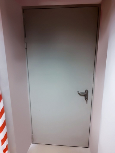 Однопольная дверь снаружи (ТРК «Атриум», ул. Земляной Вал, 33) Однопольная дверь снаружи (ТРК «Атриум», ул. Земляной Вал, 33)