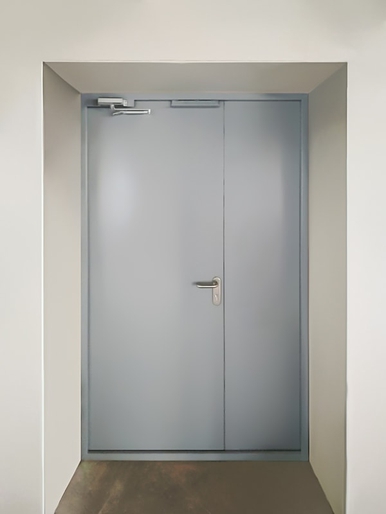 Огнеупорная дверь с доводчиком (ул. Пермская) Огнеупорная дверь с доводчиком (ул. Пермская)