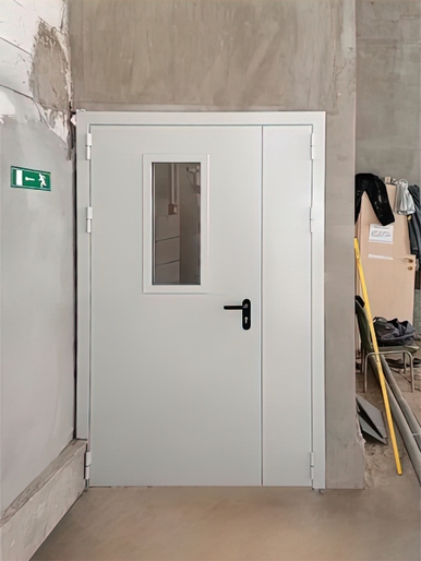 Остекленная дверь (Путилковское шоссе) Остекленная дверь (Путилковское шоссе)