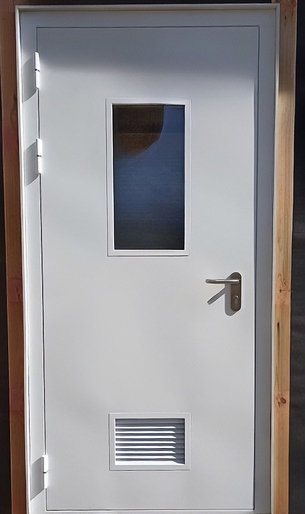 Остекленная дверь с вентрешеткой Остекленная дверь с вентрешеткой