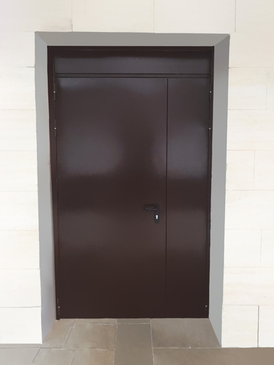 Полуторопольная дверь с фрамугой (г. Зеленоград, к406) Полуторопольная дверь с фрамугой (г. Зеленоград, к406)