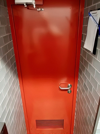 Пожаростойкая дверь с вентиляцией (Пятницкий переулок) Пожаростойкая дверь с вентиляцией (Пятницкий переулок)