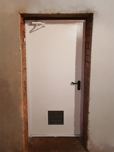 Внутренняя сторона двери с вентиляцией (г. Люберцы) Внутренняя сторона двери с вентиляцией (г. Люберцы)