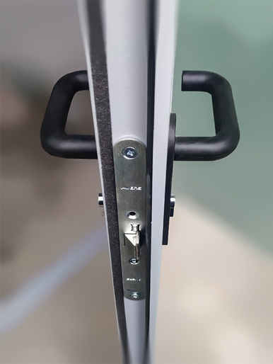 Замок с цилиндром (ул. Пенягинская, 12 к1) Замок с цилиндром (ул. Пенягинская, 12 к1)