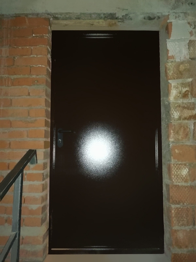 Дверь с обратной стороны (выход на крышу БЦ, ул. Рочдельская) Дверь с обратной стороны (выход на крышу БЦ, ул. Рочдельская)