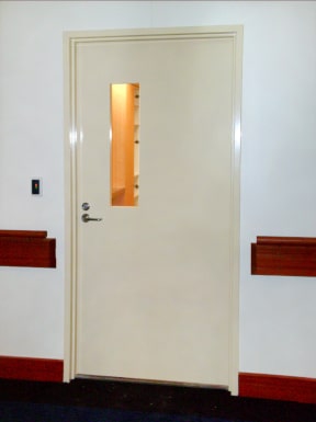 Двери с узким стеклопакетом