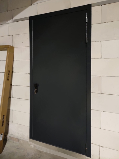 Дверь с внешней стороны (подвал бизнес-центра) Дверь с внешней стороны (подвал бизнес-центра)