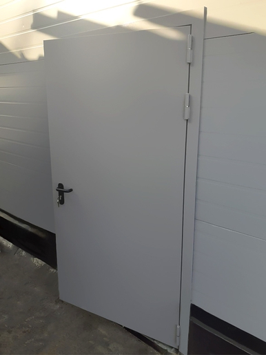 Дверь с внешней стороны (стройка, Берзарина, 36) Дверь с внешней стороны (стройка, Берзарина, 36)