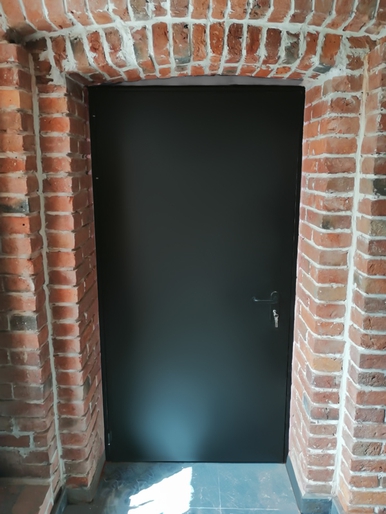 Огнестойкая дверь, вид снаружи (офисный центр, ул. 3-я Ямская Тверская) Огнестойкая дверь, вид снаружи (офисный центр, ул. 3-я Ямская Тверская)