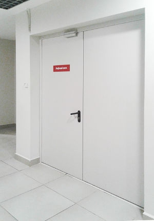 Противопожарные стальные двери в лифтовых холлах