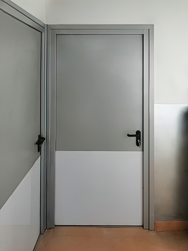 Двери с отбойниками (Страстной бульвар) Двери с отбойниками (Страстной бульвар)