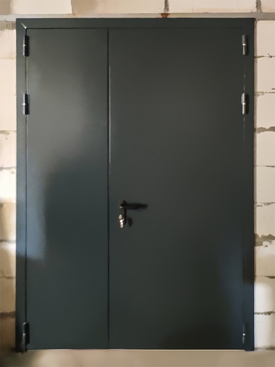 Двупольная дверь, фото снаружи (подвал бизнес-центра) Двупольная дверь, фото снаружи (подвал бизнес-центра)