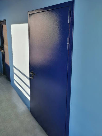 Глухая однопольная дверь (м-н Сходня, ул. Лесная) Глухая однопольная дверь (м-н Сходня, ул. Лесная)