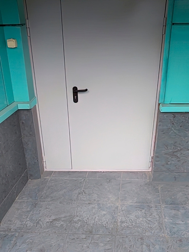 Лицевая сторона огнестойкой двери (спорт. школа, ул. Лобненская, 13а) Лицевая сторона огнестойкой двери (спорт. школа, ул. Лобненская, 13а)