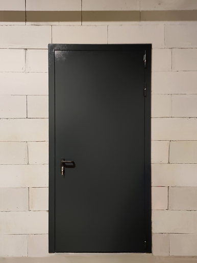 Одностворчатая дверь, вид снаружи (подвал бизнес-центра) Одностворчатая дверь, вид снаружи (подвал бизнес-центра)