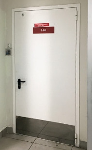 Противопожарная дверь в серверной