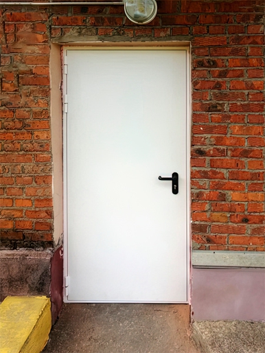 Огнезащитная дверь, фото с улицы (г. Истра) Огнезащитная дверь, фото с улицы (г. Истра)