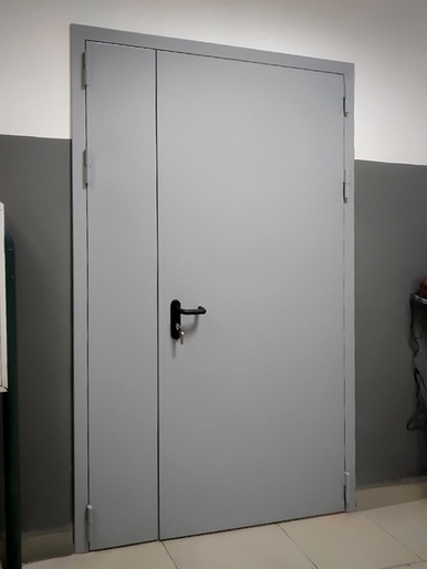 Полуторная дверь в аптеку (ул. Снайперская д. 9а) Полуторная дверь в аптеку (ул. Снайперская д. 9а)