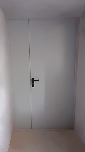 Полуторопольная дверь изнутри (школа №1284) Полуторопольная дверь изнутри (школа №1284)