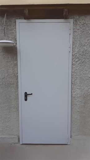 Серая глухая дверь (школа №1284) Серая глухая дверь (школа №1284)