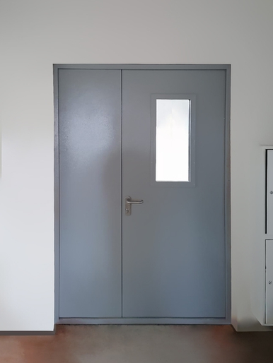 Внутренняя сторона двери со стеклом (наб. Шитова) Внутренняя сторона двери со стеклом (наб. Шитова)