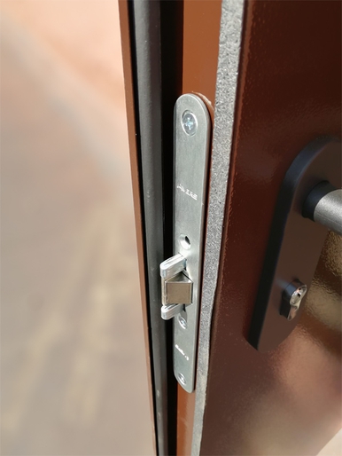 Замок двери (БЦ, ул. Рочдельская, 15) Замок двери (БЦ, ул. Рочдельская, 15)