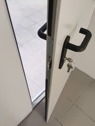 Замок и ручка (судебный участок, ул. 15-я Парковая) Замок и ручка (судебный участок, ул. 15-я Парковая)