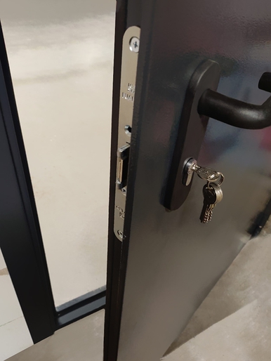 Замок с цилиндром (подвал бизнес-центра) Замок с цилиндром (подвал бизнес-центра)