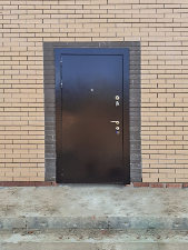 Дверь с внешней стороны