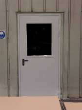 Дверь со стеклом, вид спереди