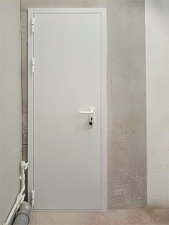 Нестандартная белая дверь