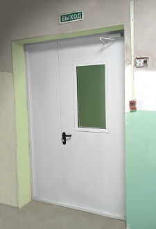 Остекленная дверь