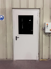 Остекленная дверь Антипаника, фото снаружи