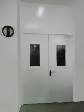 Остекленная дверь с фрамугой, фото изнутри