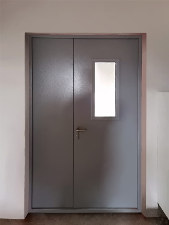 Остекленная дверь, вид изнутри
